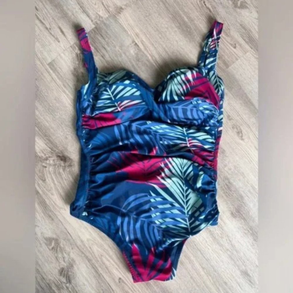 NWOT PLUS SIZE Size 14 Caribbean Sands One Piece with flattering Tummy Control